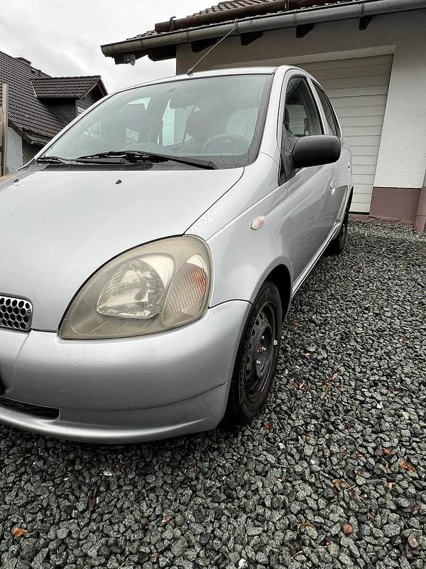 Gebraucht Toyota Yaris 88 PS (64 kW) 2001 Silber Kleinwagen