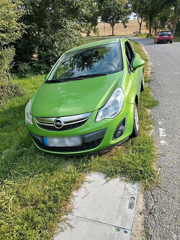 Grün Gebraucht 2011 Opel Corsa Kleinwagen | 1.200 € (Superpreis) - Bild 1/4