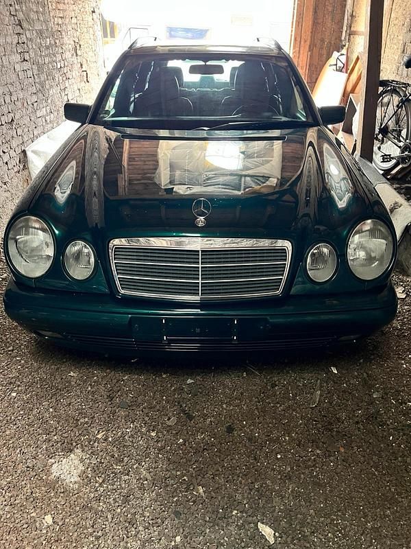 Gebraucht 1997 Mercedes 240 Kombi | 2.600 € - Bild 1/4