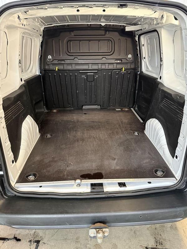 Gebraucht Peugeot Partner 110 PS (80 kW) 2019 Weiß Van / Kleinbus