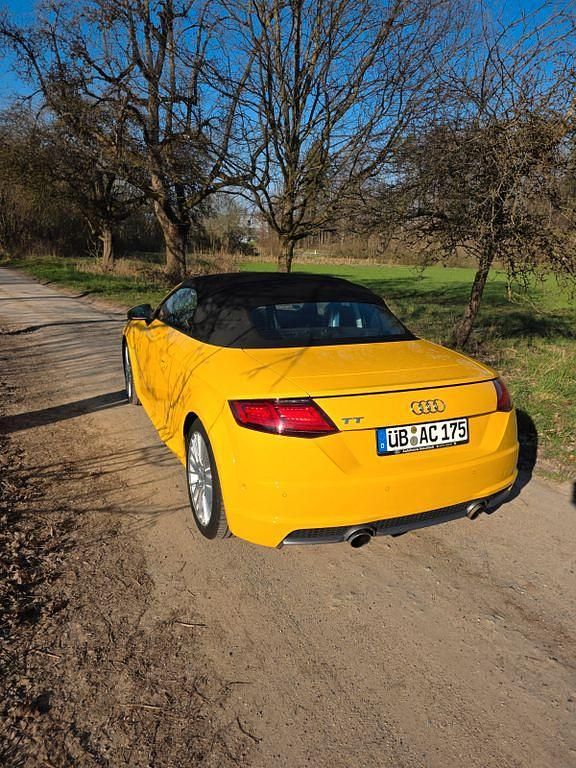 Gebraucht Audi TT Roadster Ambiente 230 PS (169 kW) 2016 Gelb Cabrio