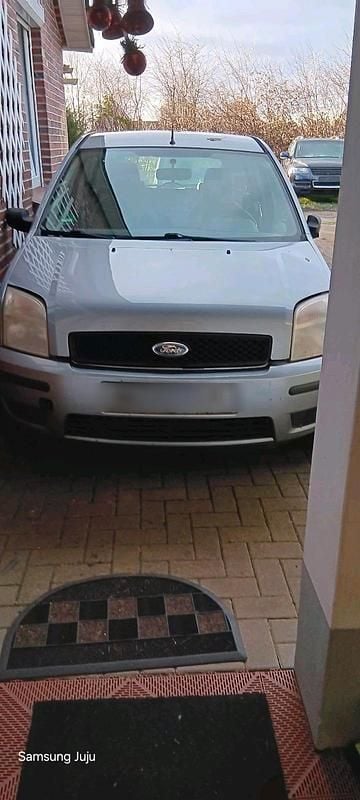 Grau Gebraucht 2005 Ford Fusion Kleinwagen | 750 € (Superpreis) - Bild 1/4