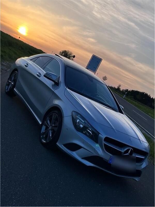 Silber Gebraucht 2013 Mercedes CLA200 Coupé | 17.900 € (Teuer) - Bild 1/4