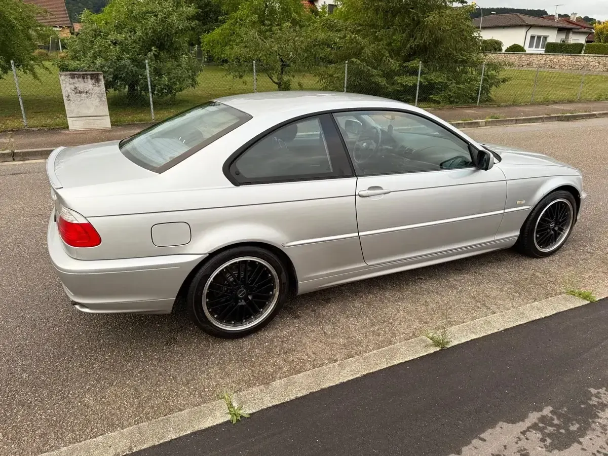 Gebraucht BMW 318 143 PS (105 kW) 2002 Grau Coupé
