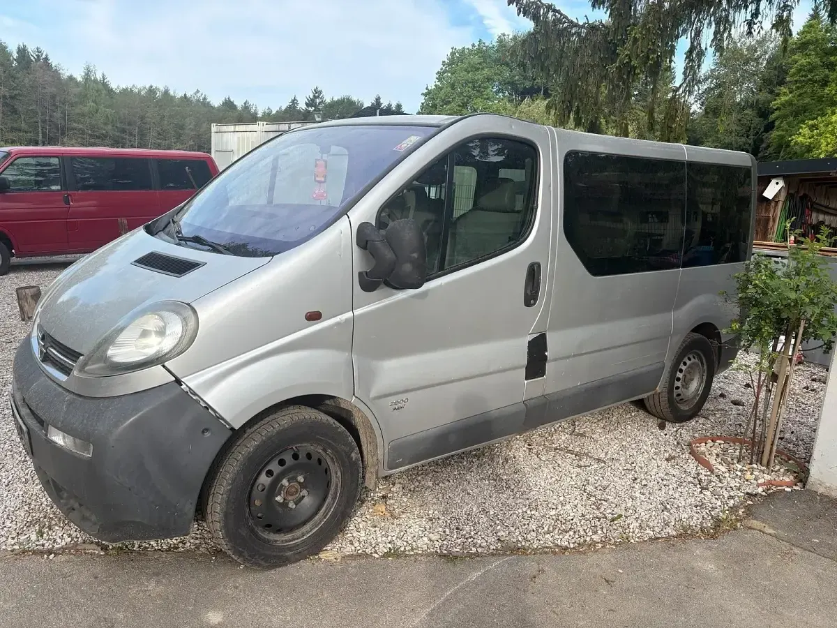 Gebraucht Opel Vivaro 100 PS (73 kW) 2006 Silber Van / Kleinbus