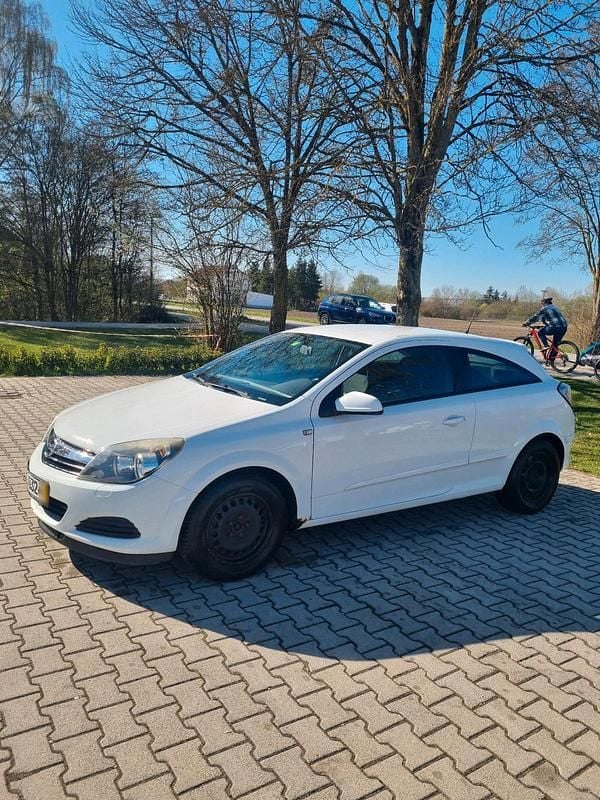 Gebraucht Opel Astra GTC 140 PS (102 kW) 2006 Weiß Coupé