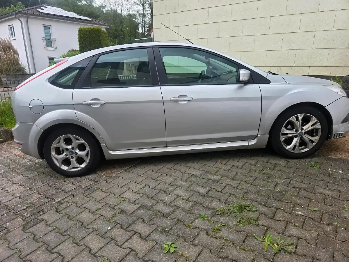 Gebraucht Ford Focus 2009 Silber Limousine