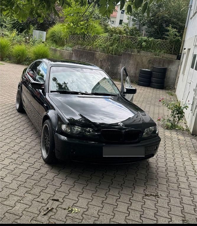 Schwarz Gebraucht 2004 BMW 318 Lifestyle Limousine | 2.000 € (Fairer Preis) - Bild 1/4