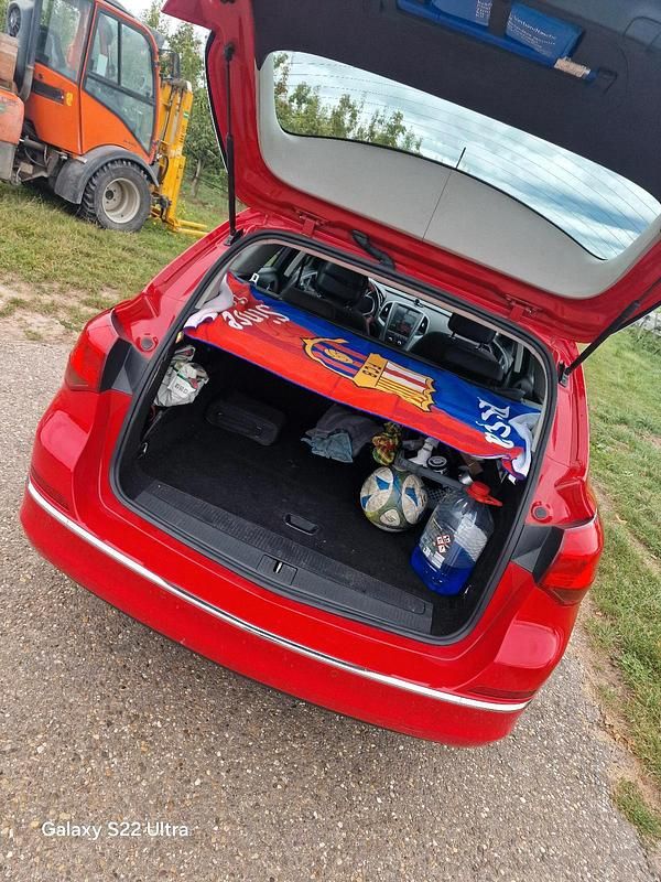 Gebraucht Opel Astra 110 PS (80 kW) 2013 Rot Kombi