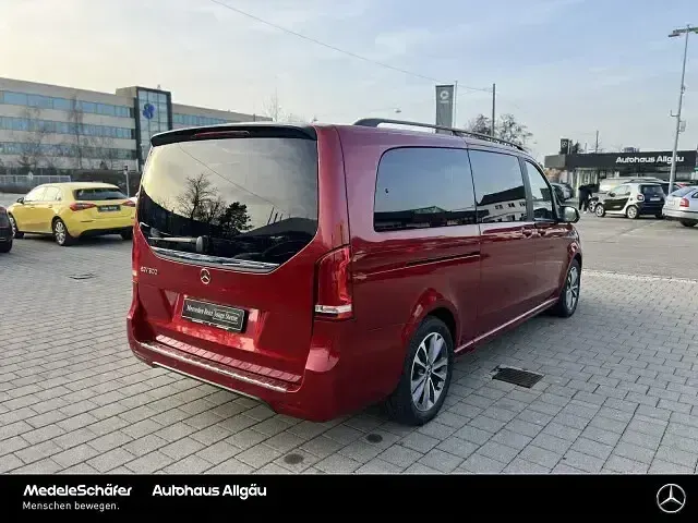 Gebraucht Mercedes EQV300 150 kW (204 PS) 2024 Hyazinthrot Van / Kleinbus