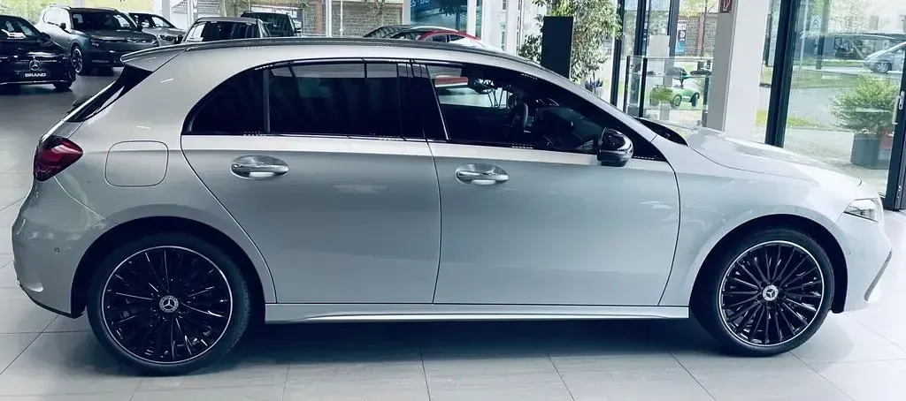 Gebraucht Mercedes A250 163 PS (119 kW) 2026 Silber Limousine