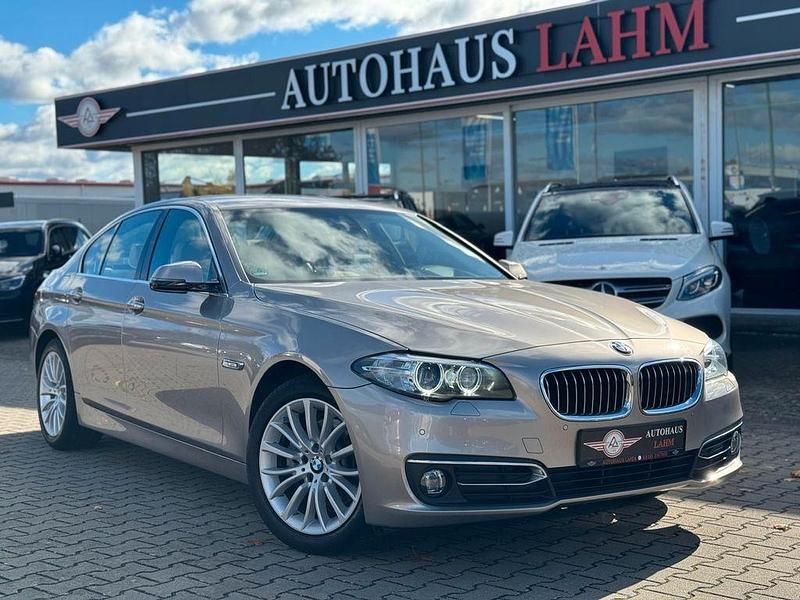 Silber Gebraucht 2016 BMW 520 Luxury Line Limousine | 18.490 € (Etwas zu teuer) - Bild 1/4