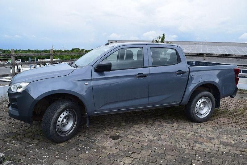 Grau Gebraucht 2024 Isuzu D-Max Abholung | 39.200 € (Superpreis) - Bild 1/4