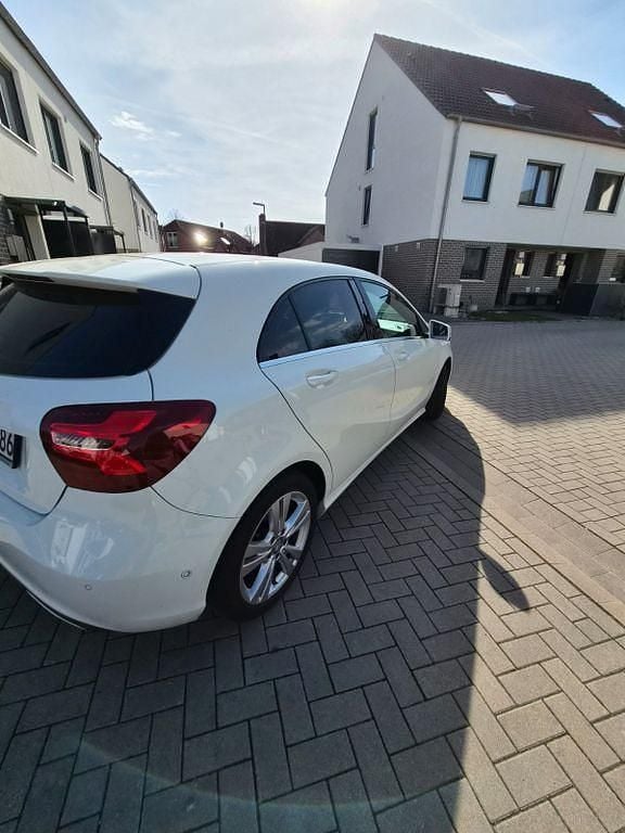 Gebraucht Mercedes A160 102 PS (75 kW) 2016 Weiß Limousine