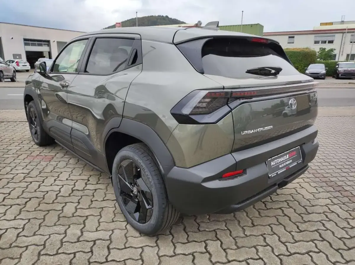 Neu Toyota Urban Cruiser 127 kW (174 PS) 2026 Grün metallic SUV