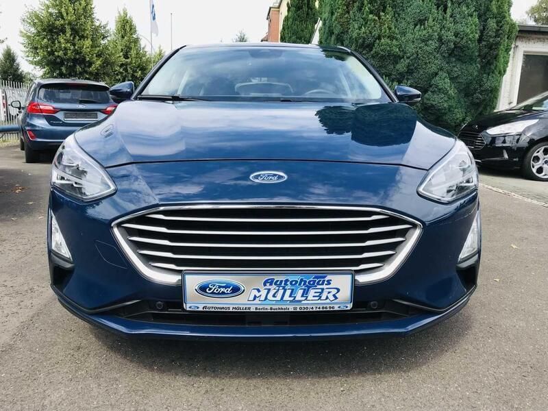 Gebraucht Ford Focus Cool & Connect 101 PS (74 kW) 2019 Blau (blazerblau) Limousine
