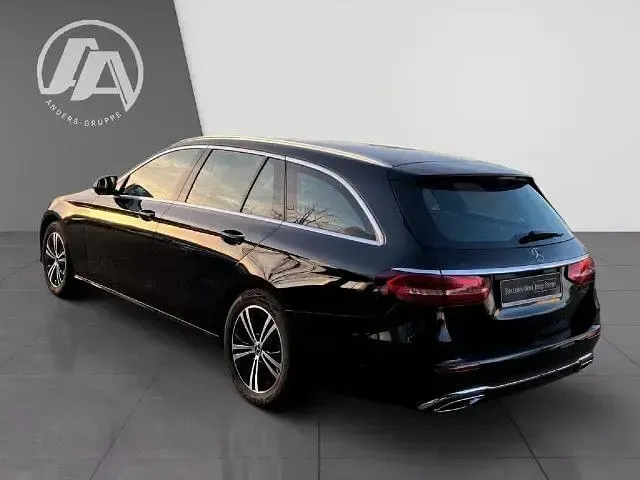 Second-hand Mercedes E300 Avantgarde 265 CP (194 kW) 2023 Negru Break