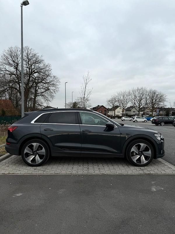Gebraucht Audi e-tron Ambiente 300 kW (408 PS) 2021 Grau SUV