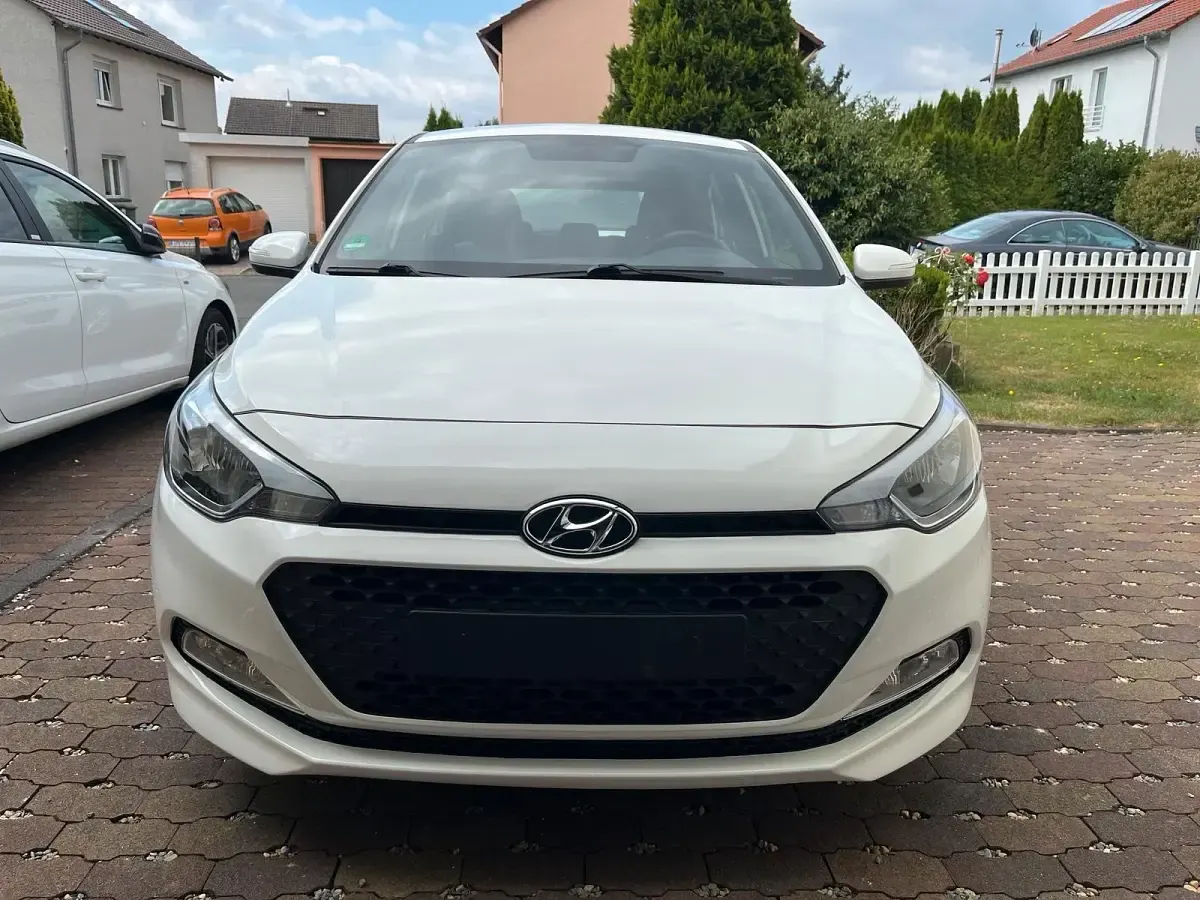 Gebraucht Hyundai i20 Trend 84 PS (61 kW) 2017 Weiß Kleinwagen