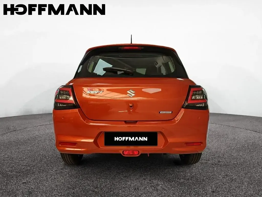 Gebraucht Suzuki Swift Club 83 PS (61 kW) 2025 Flame orange pearl metallic Kleinwagen