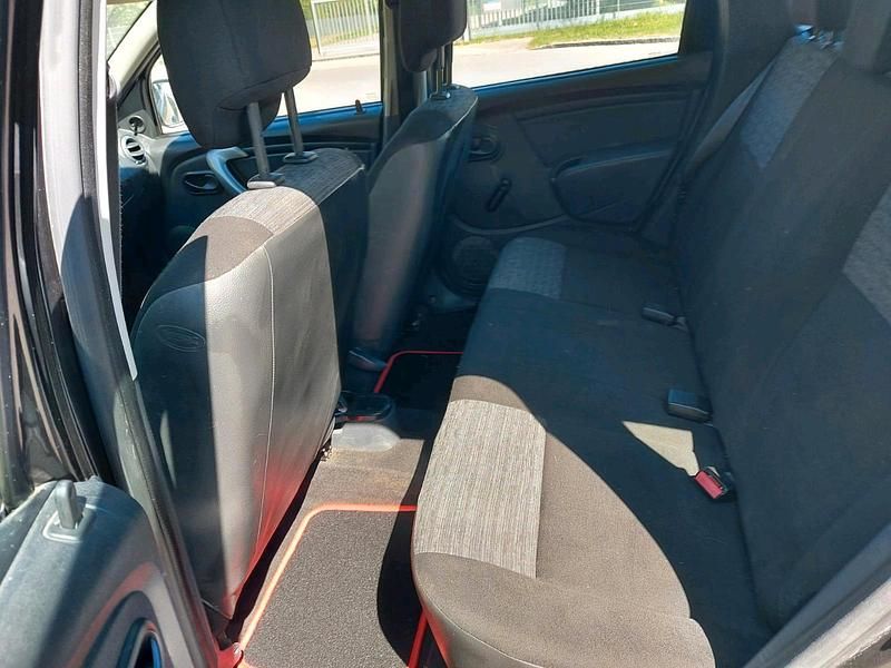 Second-hand Dacia Duster 105 CP (77 kW) 2012 Negru SUV