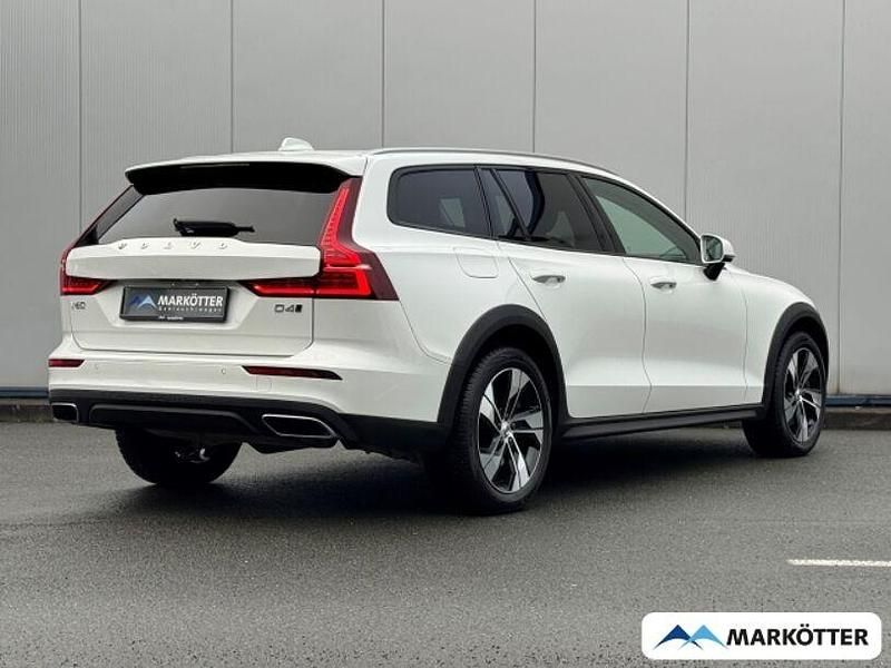 Gebraucht Volvo V60 CC Pro 190 PS (139 kW) 2019 Weiss Kombi