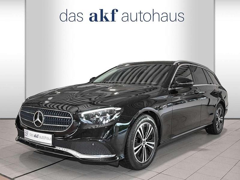 Schwarz unilack Gebraucht 2023 Mercedes E220 Avantgarde Kombi | 38.950 € (Teuer) - Bild 1/4