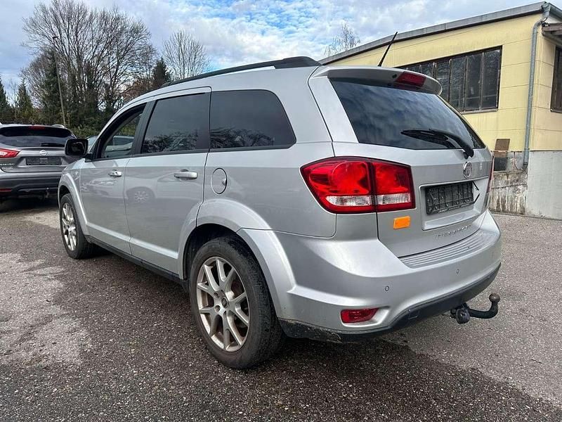 Gebraucht Fiat Freemont 170 PS (125 kW) 2012 Colore esterno (grigio argento SUV