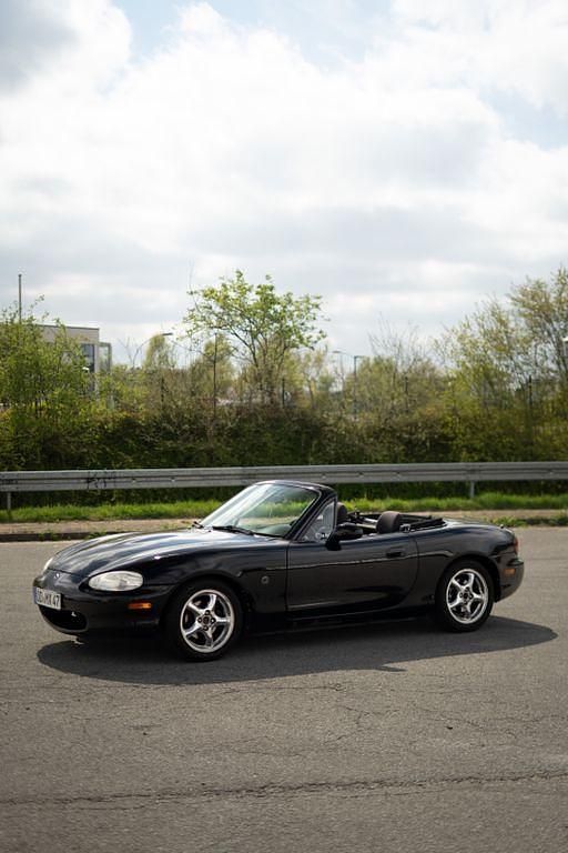Second-hand Mazda MX5 140 CP (102 kW) 1999 Negru Cabrio