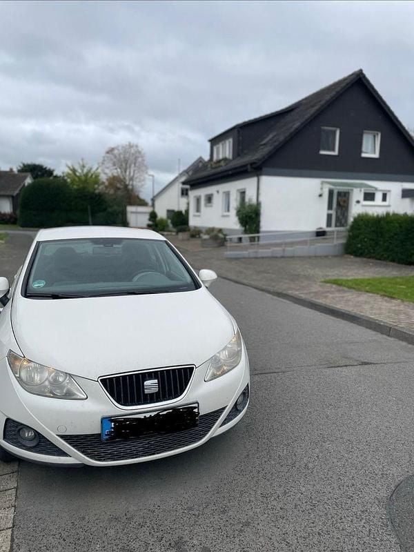 Weiß Gebraucht 2009 Seat Ibiza Style Kleinwagen | 3.599 € (Fairer Preis) - Bild 1/4