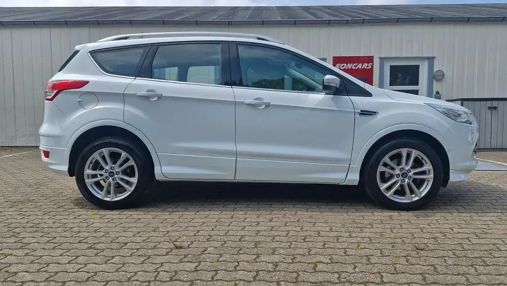 Gebraucht Ford Kuga Individual 150 PS (110 kW) 2015 Weiß SUV