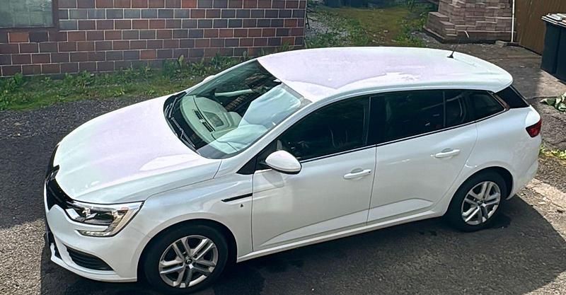 Weiß Gebraucht 2017 Renault Mégane GrandTour Kombi | 13.200 € - Bild 1/4