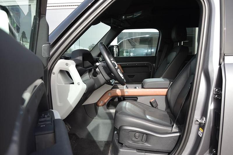 Gebraucht Land Rover Defender SE Dynamic 300 PS (220 kW) 2023 Eiger grey SUV