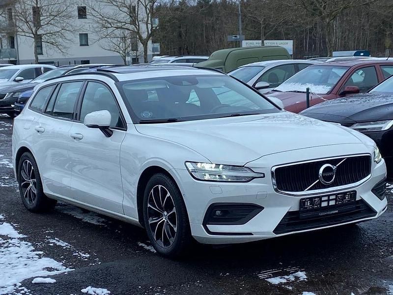 Gebraucht Volvo V60 Momentum 190 PS (139 kW) 2019 Weiß Kombi