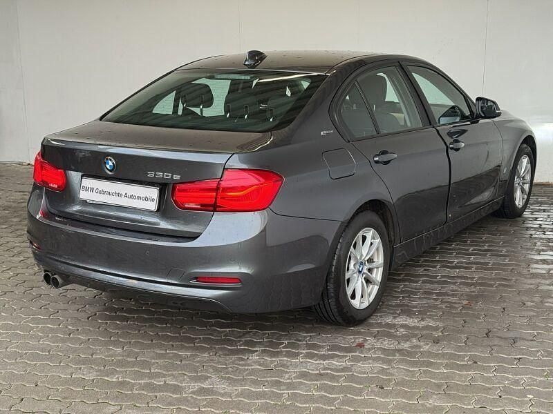 Gebraucht BMW 330e Advantage 184 PS (135 kW) 2018 Mineralgrau metallic Limousine