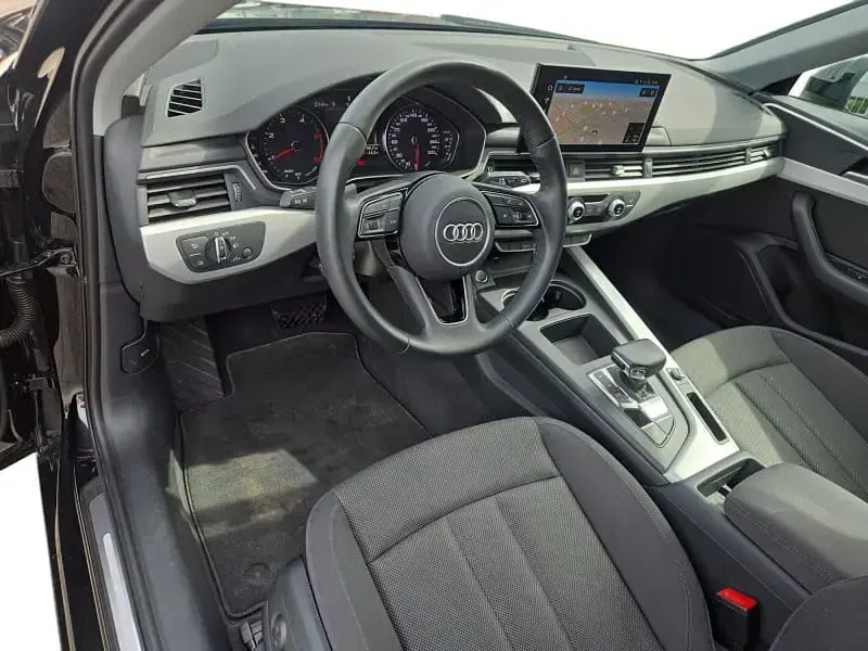 Gebraucht Audi A4 Ambiente 163 PS (119 kW) 2023 Brillantschwarz Kombi