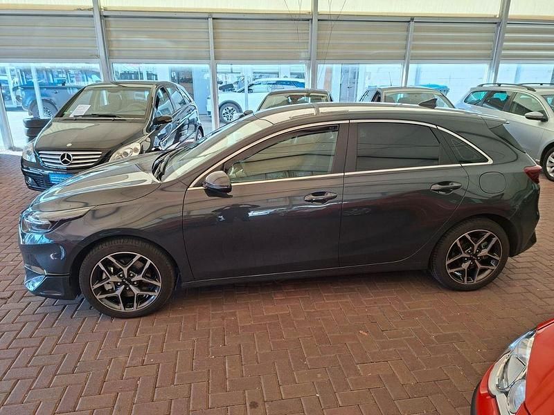 Gebraucht Kia Ceed 140 PS (102 kW) 2024 (h8g) pentametal met. (metallic) Kleinwagen