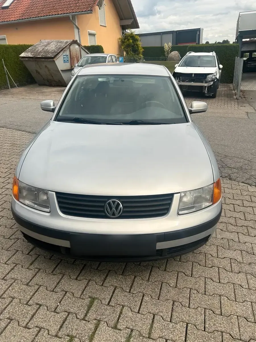 Gebraucht VW Passat 125 PS (91 kW) 1997 Silber Limousine