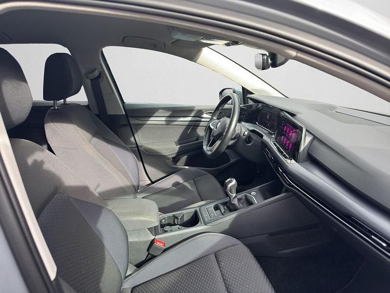 Gebraucht VW Golf VIII 110 PS (80 kW) 2020 Mondsteingrau Limousine