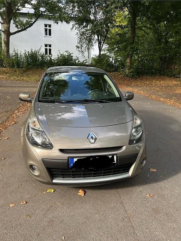 Gold Gebraucht 2009 Renault Clio II Expression Kleinwagen | 4.800 € (Etwas zu teuer) - Bild 1/4