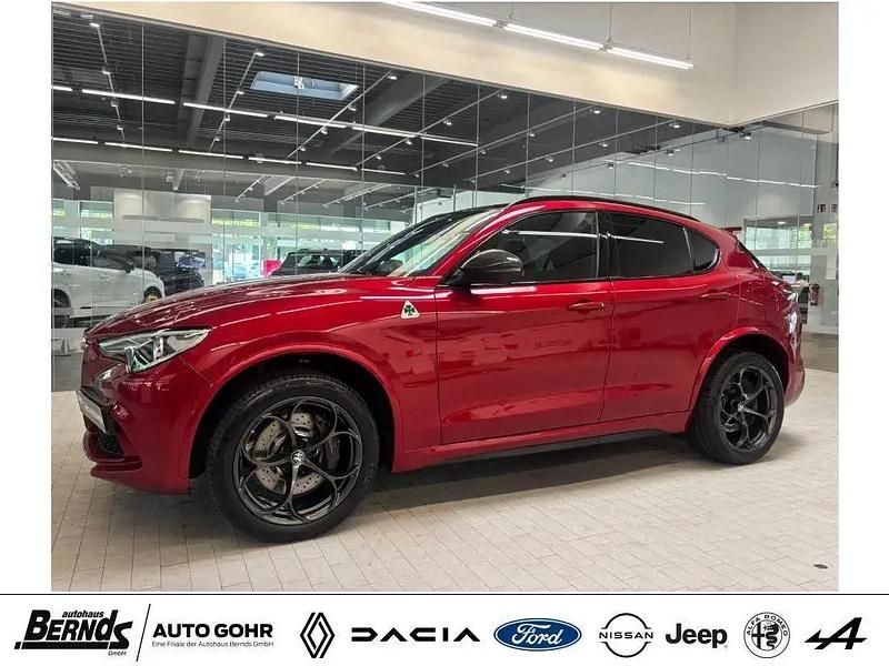 Rosso etna Gebraucht 2022 Alfa Romeo Stelvio Quadrifoglio SUV | 54.480 € (Fairer Preis) - Bild 1/4