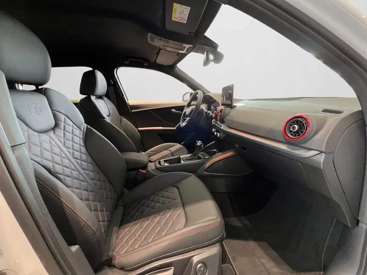 Neu Audi SQ2 Ambiente 301 PS (221 kW) 2026 Gletscherweiß metallic (metallic) SUV