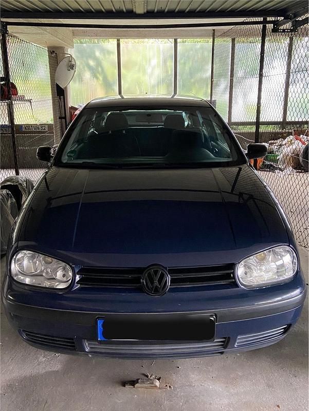 Blau Gebraucht 2002 VW Golf IV Kleinwagen | 1.550 € (Fairer Preis) - Bild 1/4