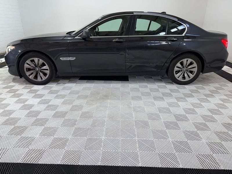 Gebraucht BMW 740 Sport Line 306 PS (225 kW) 2012 Grau Limousine