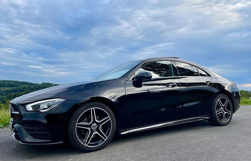 Schwarz Gebraucht 2023 Mercedes CLA180 AMG Limousine | 29.999 € (Fairer Preis) - Bild 1/4