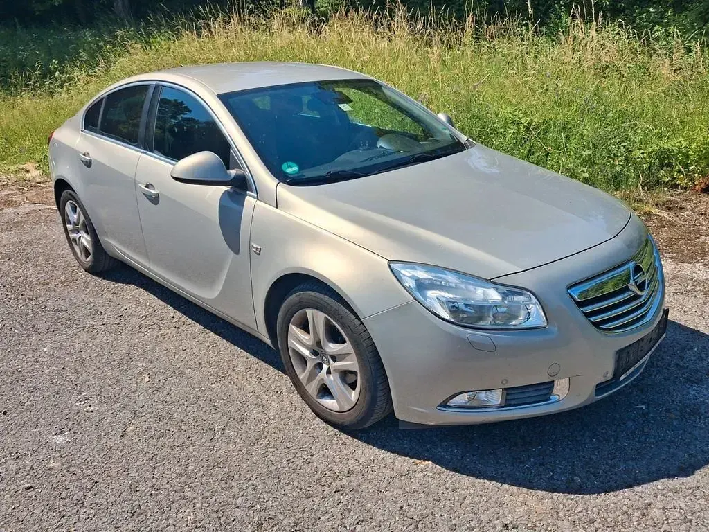 Gebraucht Opel Insignia Edition 160 PS (117 kW) 2012 Silber Limousine