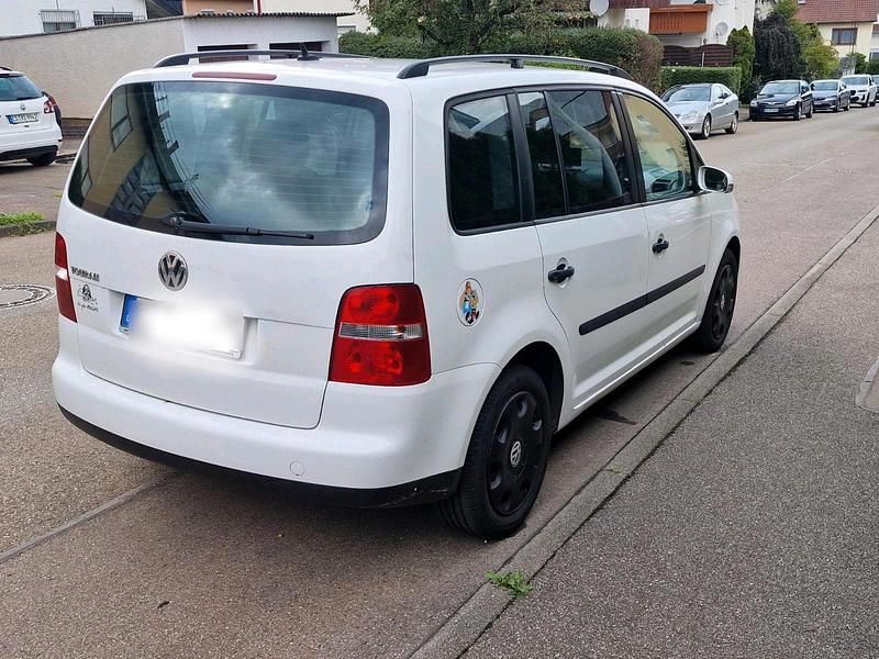 Weiß Gebraucht 2003 VW Touran Van / Kleinbus | 700 € (Superpreis) - Bild 1/4