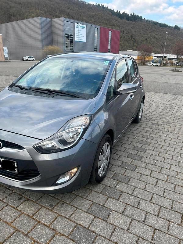 Gebraucht Hyundai ix20 116 PS (85 kW) 2012 Grau Kleinwagen
