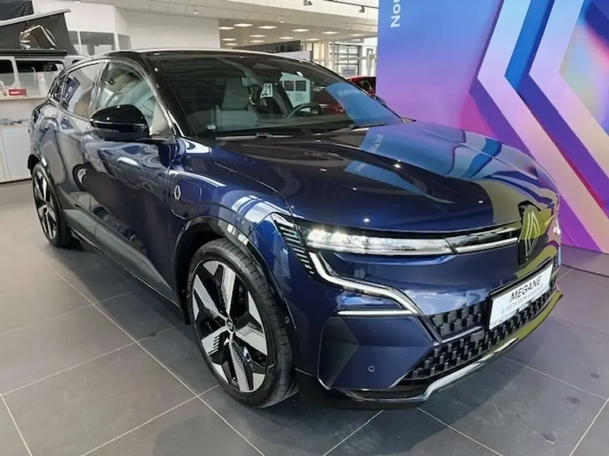 Używany Renault Megane E-Tech 55 kW (75 KM) 2023 Niebieski Sedan/Limuzyna