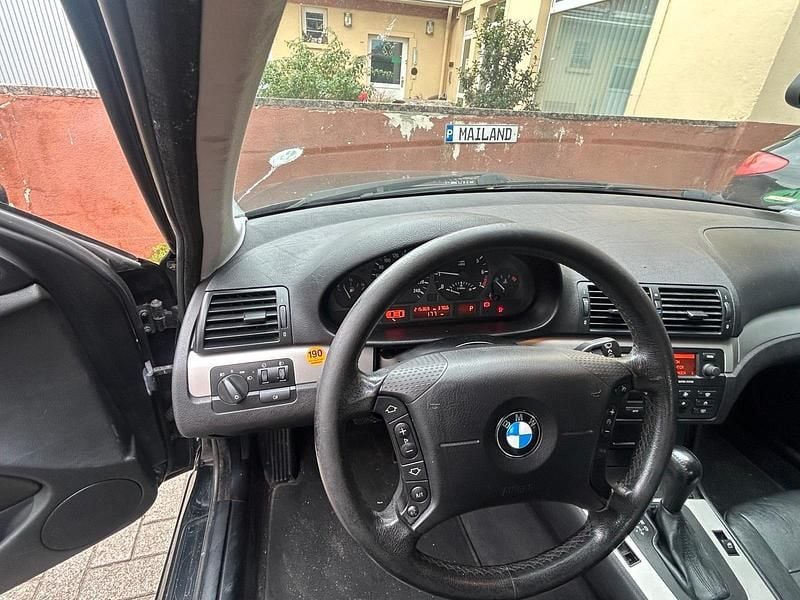 Schwarz Gebraucht 2003 BMW 318 Limousine | 1.700 € (Superpreis) - Bild 1/4